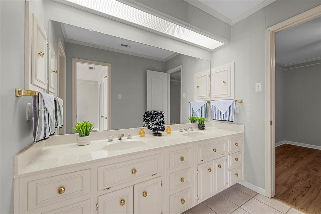 3601 Willow Bend Circle Waco, TX 76708 - Photo 26 of 37 a bathroom with a sink and a mirror