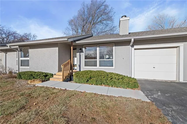 $236,000 | 12742 West 108th Place, Overland Park, KS 66210