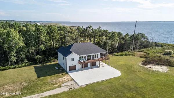 $1,060,000 | 207 Willet Drive, Beaufort, NC 28516