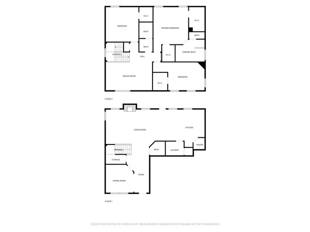 a view of backyard of the house