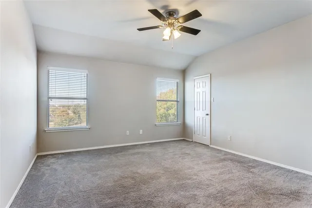 a view of a livingroom with a ceiling fan