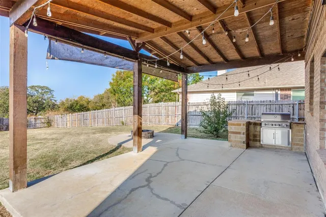 a view of a house with small yard and plants