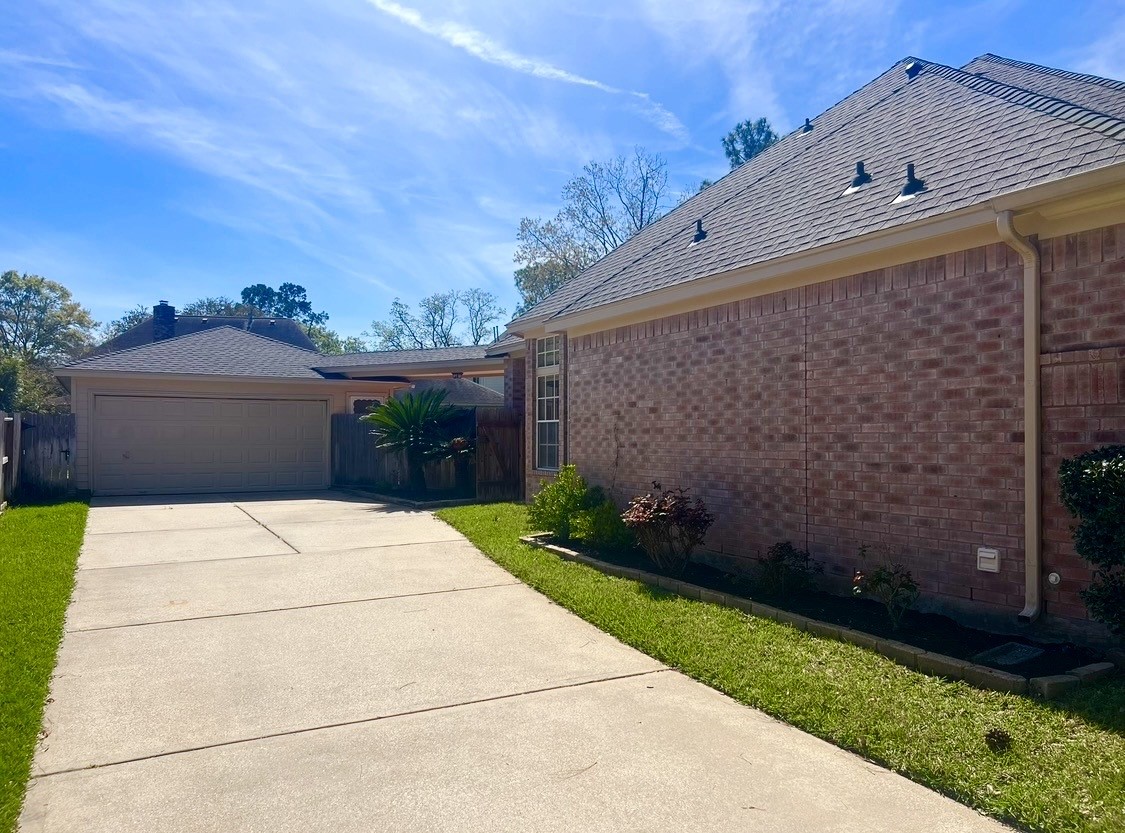 4402 Water Elm Way Houston, TX 77059 - Photo 2 of 20