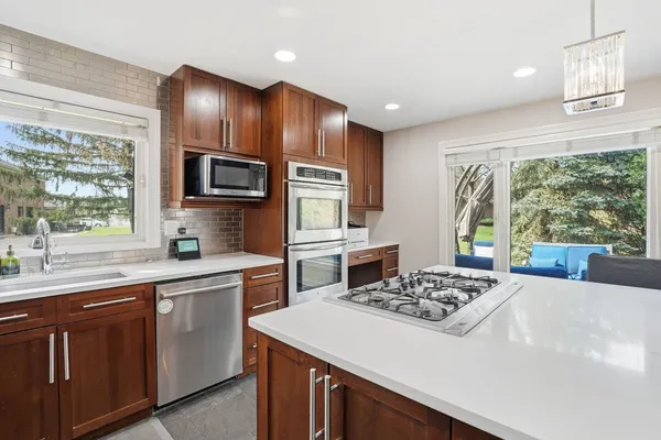 $1,325,000 | 75 Regent Drive, Oak Brook, IL 60523