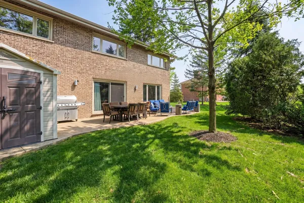 $1,325,000 | 75 Regent Drive, Oak Brook, IL 60523