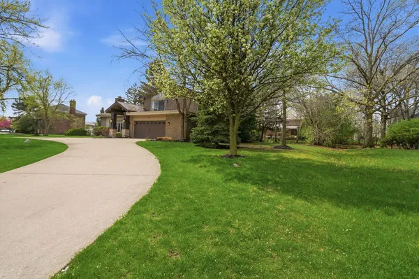 $1,325,000 | 75 Regent Drive, Oak Brook, IL 60523