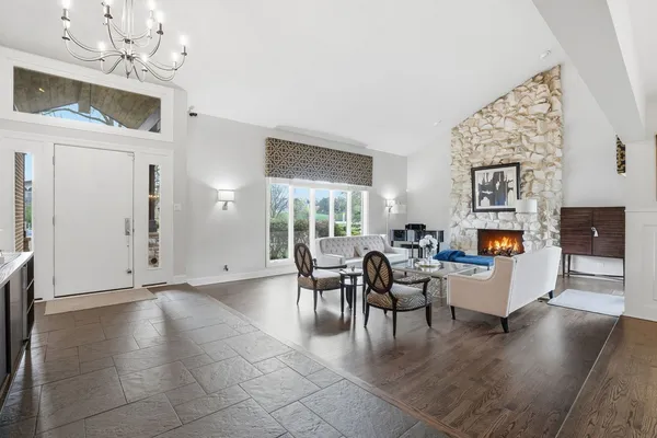 $1,325,000 | 75 Regent Drive, Oak Brook, IL 60523