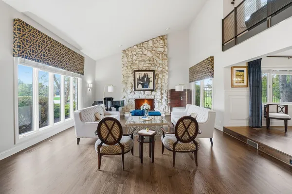 $1,325,000 | 75 Regent Drive, Oak Brook, IL 60523