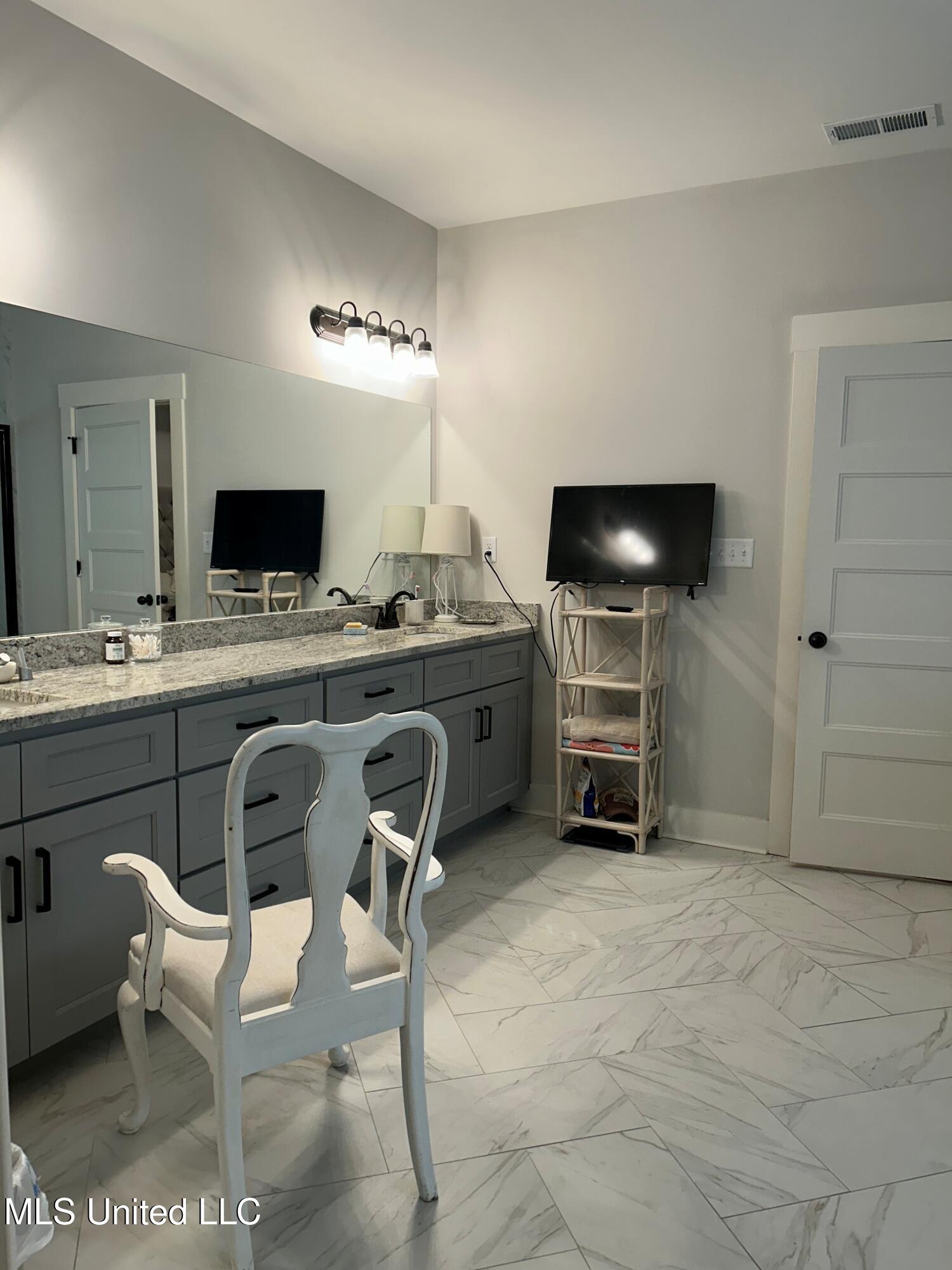 1411 Clair Circle South Hernando, MS 38632 - Photo 13 of 33 primary bath