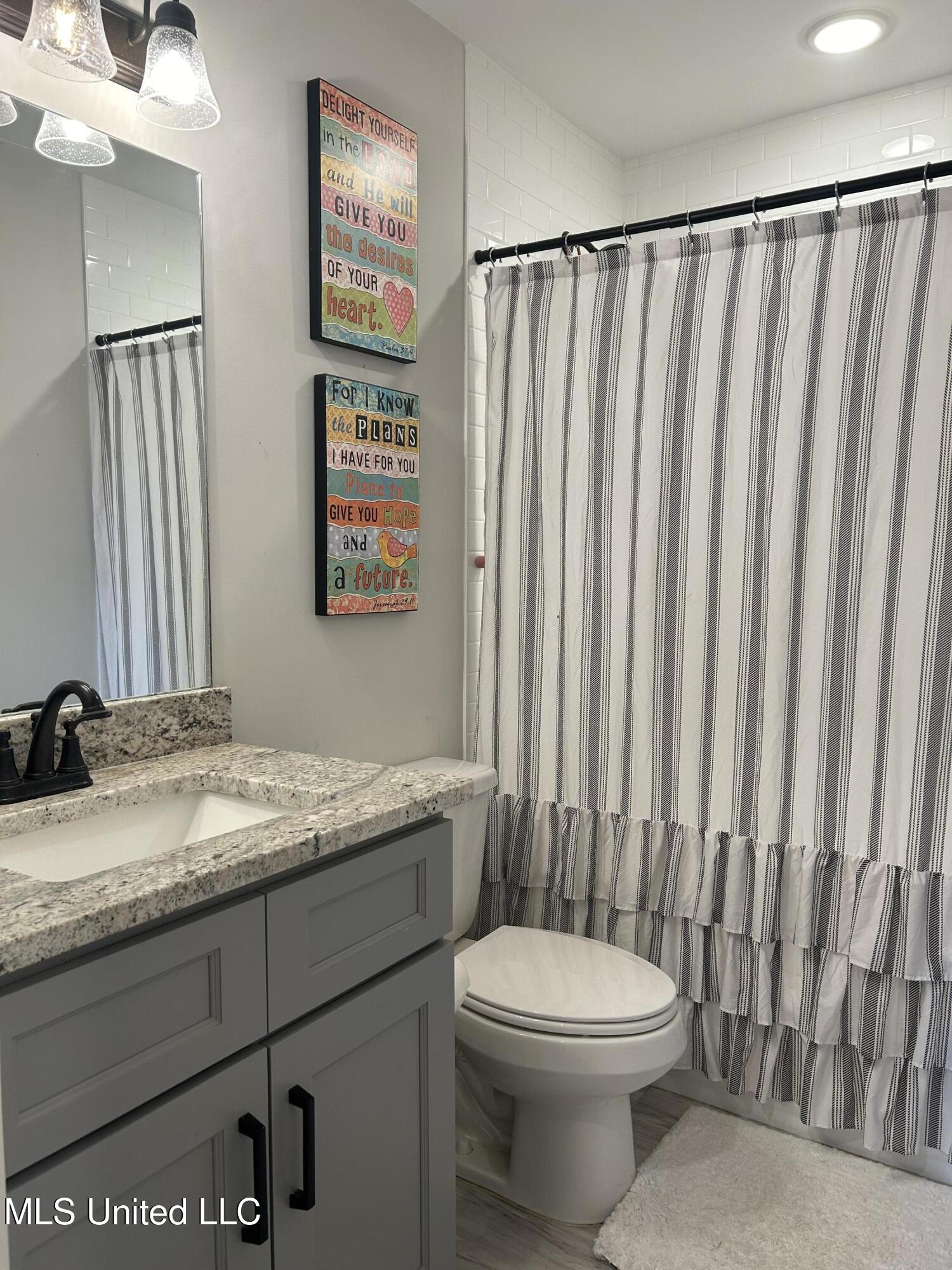 1411 Clair Circle South Hernando, MS 38632 - Photo 22 of 33 bathroom