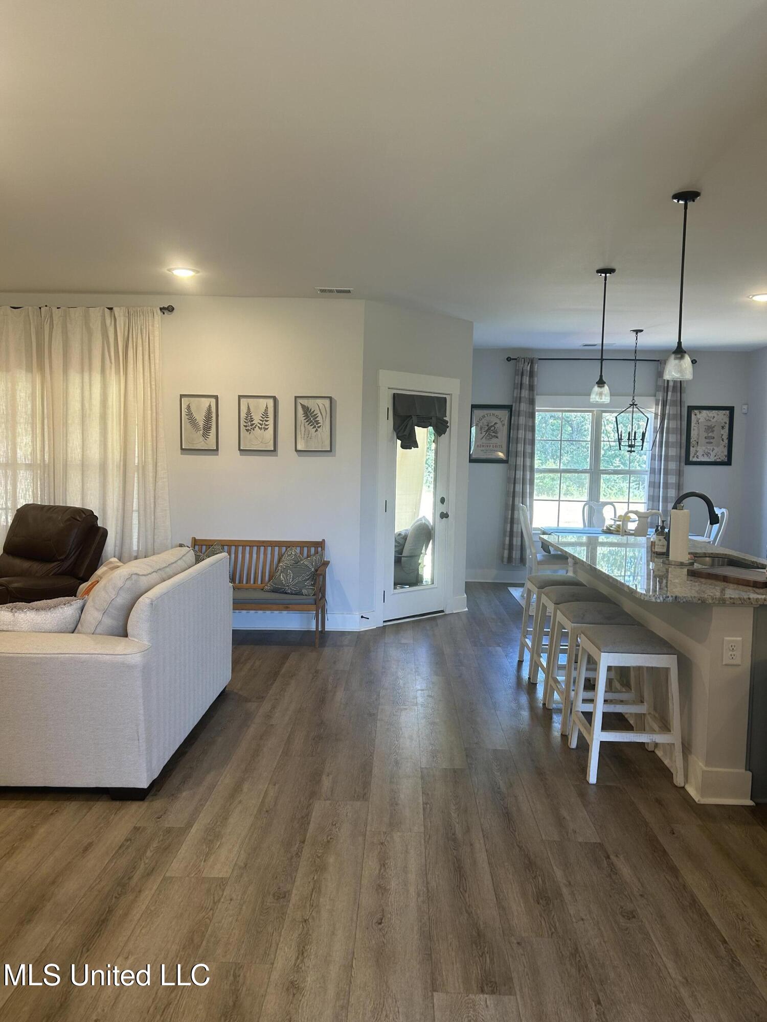 1411 Clair Circle South Hernando, MS 38632 - Photo 4 of 33 IMG_9659