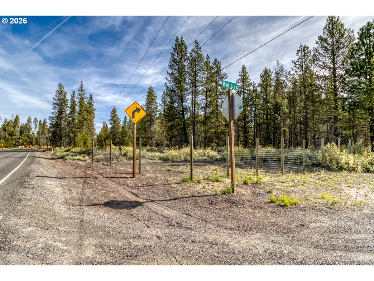 54592 Huntington Road Bend, OR 97707 - Photo 7 of 27