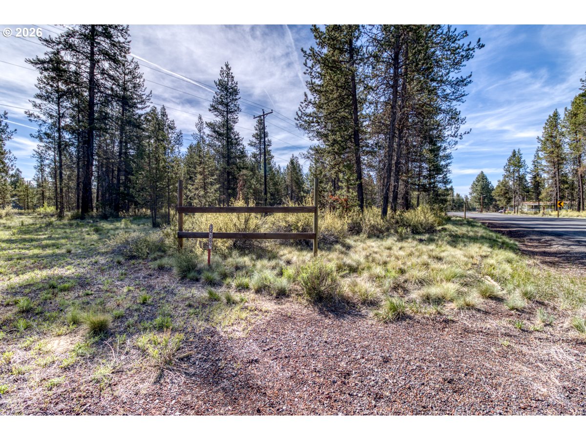 54592 Huntington Road Bend, OR 97707 - Photo 8 of 27