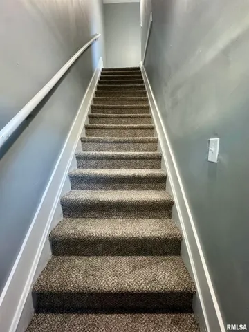 $1,000 | 627 1/2 North Division Street, Davenport, IA 52802