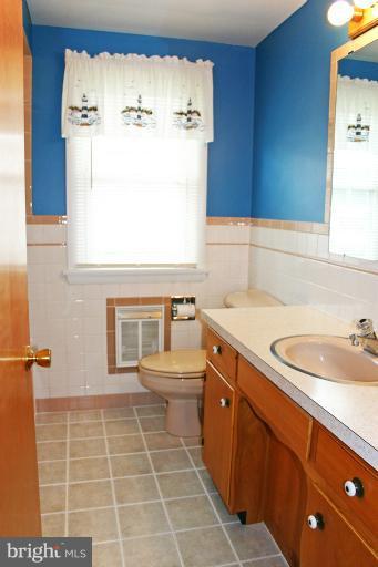 4603 Lower Beckleysville Road Hampstead, MD 21074 - Photo 17 of 28 Hall bath, view 1.