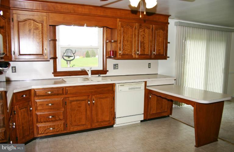 4603 Lower Beckleysville Road Hampstead, MD 21074 - Photo 21 of 28 There is also a dishwasher and breakfast bar.