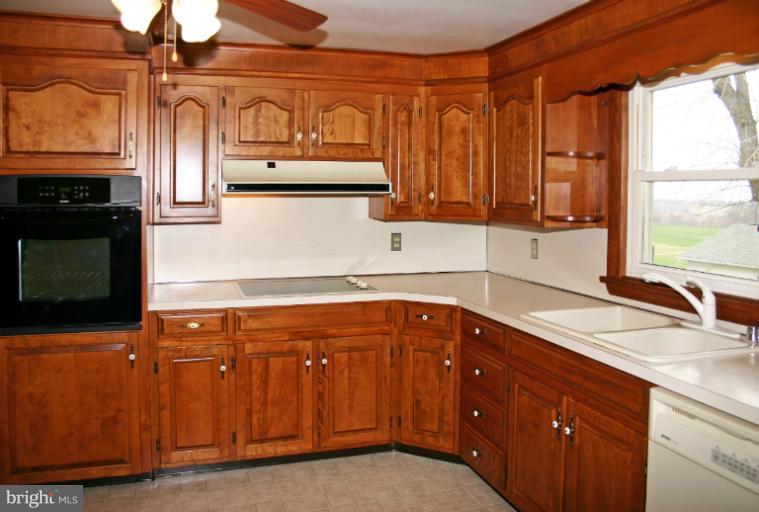 4603 Lower Beckleysville Road Hampstead, MD 21074 - Photo 8 of 28 There is a glass top cooktop and wall oven.