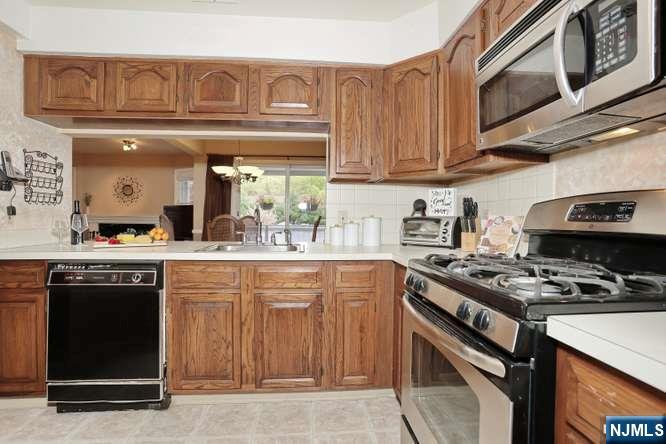 101 Quartz Lane Paterson, NJ 07501 - Photo 11 of 28