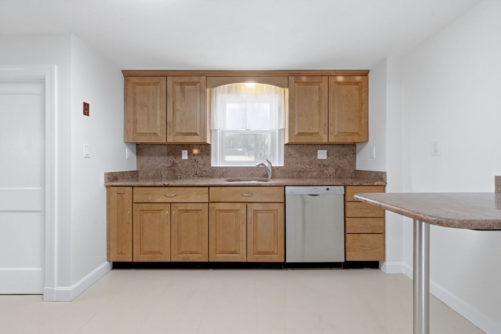 43 Brewster Road Medford, MA 02155 - Photo 8 of 29 Gallery Image 8