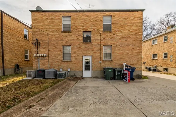 $1,295 | 7118 Jamieson Avenue, Unit A, St. Louis, MO 63109