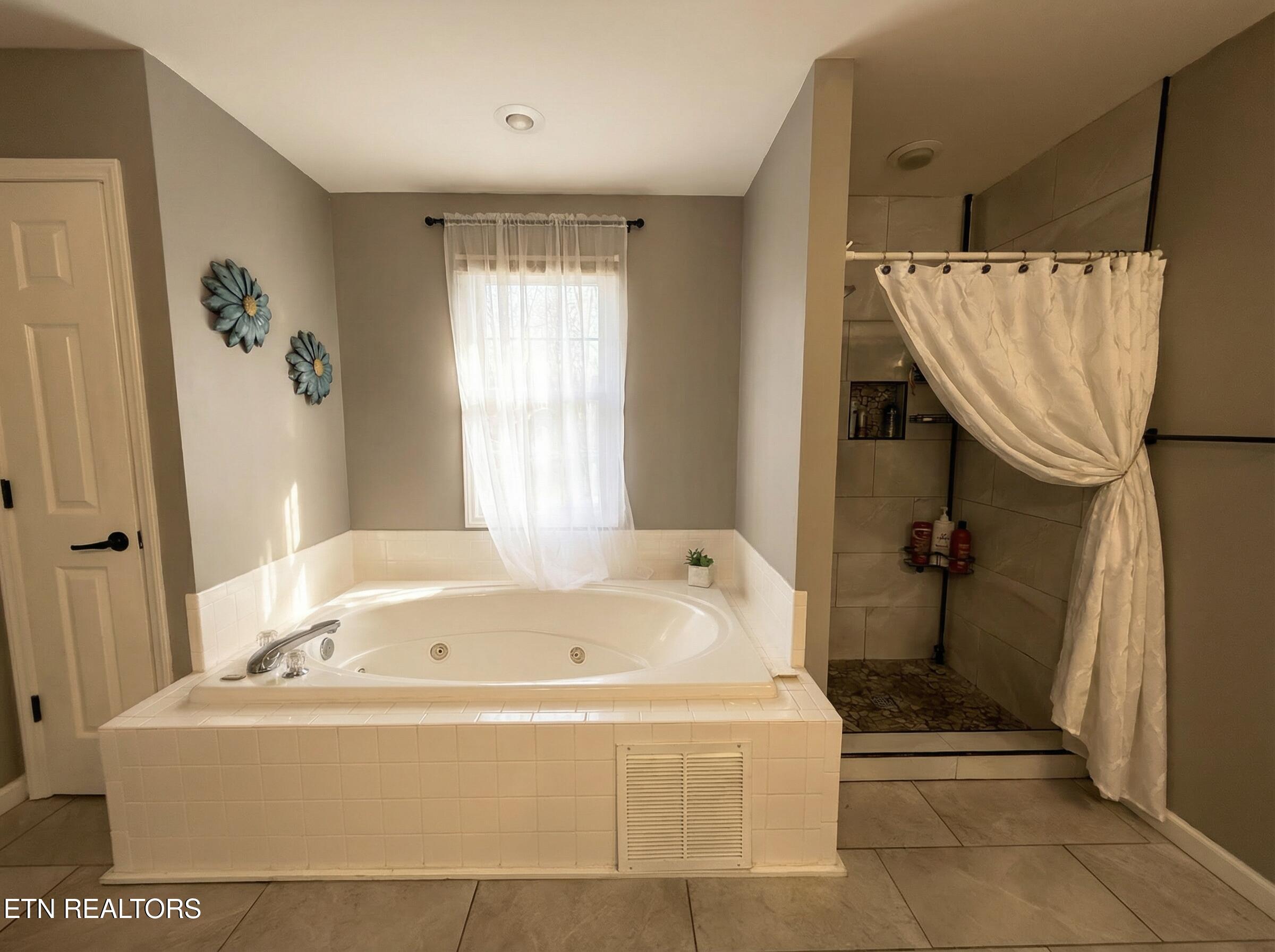 124 Lazy Lane Gray, TN 37615 - Photo 11 of 25 O