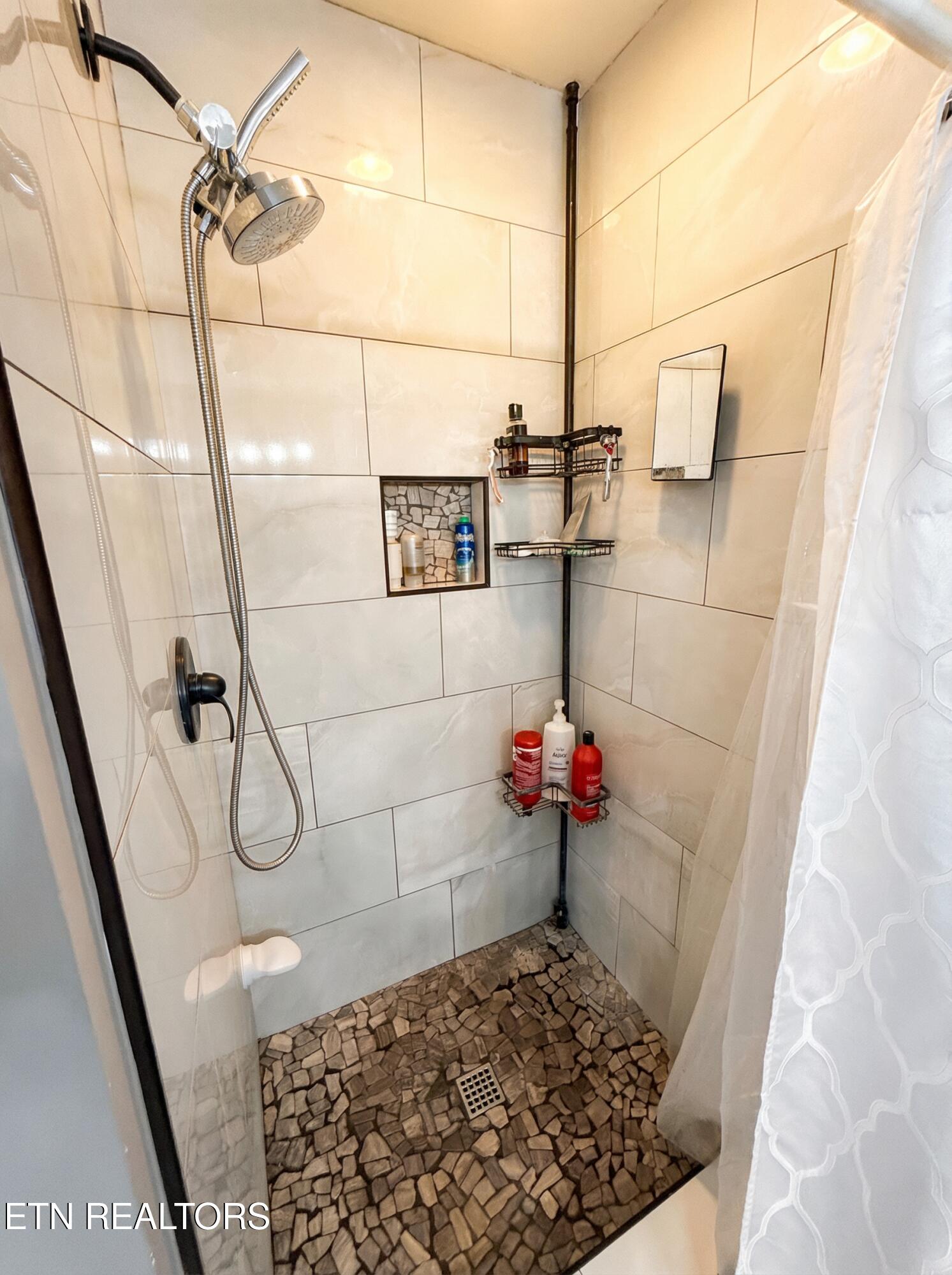 124 Lazy Lane Gray, TN 37615 - Photo 13 of 25 O