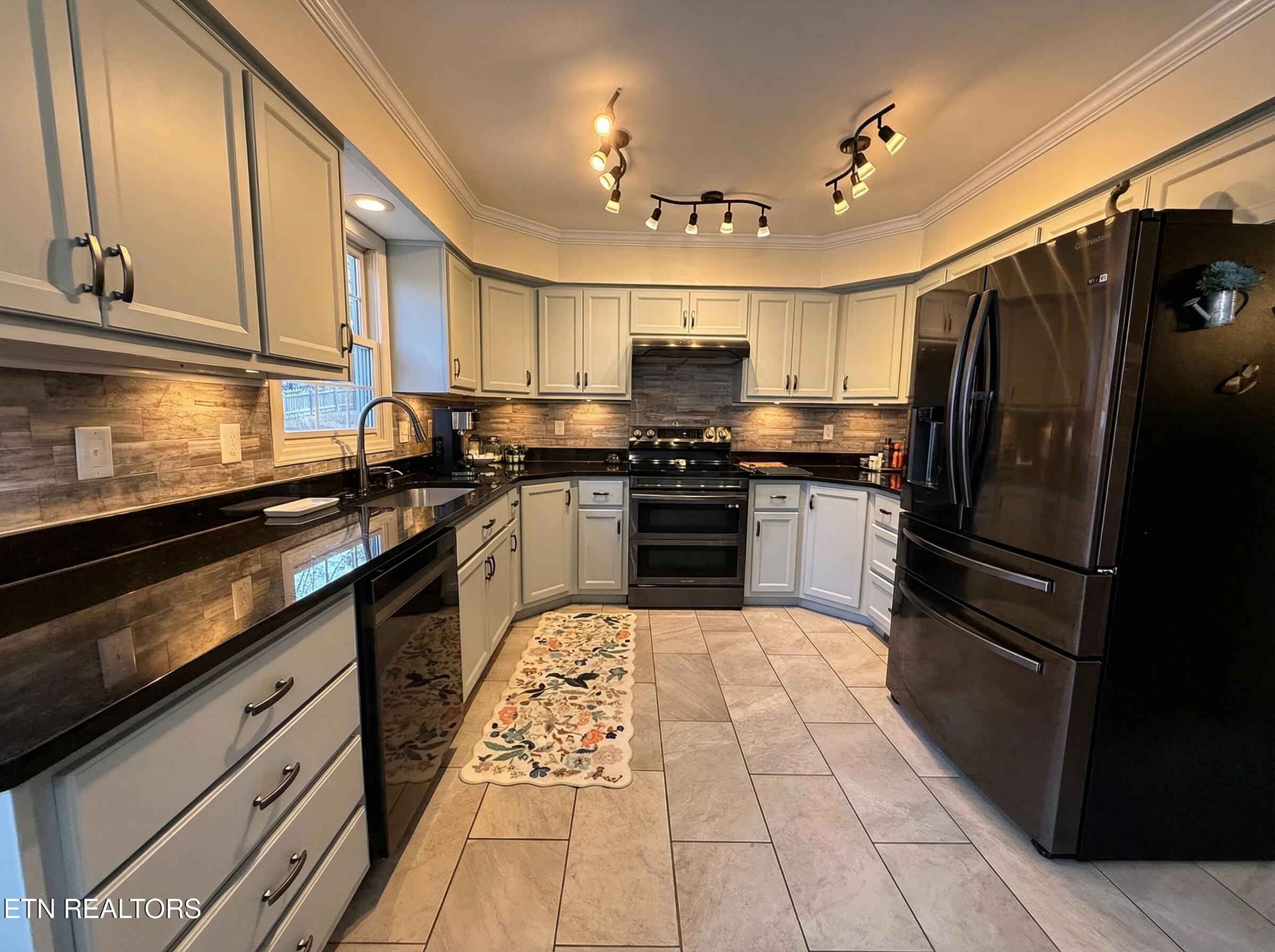 124 Lazy Lane Gray, TN 37615 - Photo 3 of 25 O