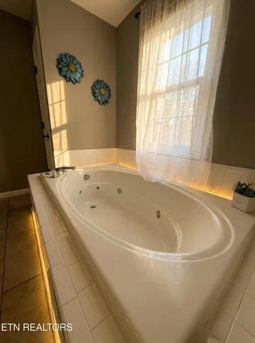 $689,900 | 124 Lazy Lane, Gray, TN 37615