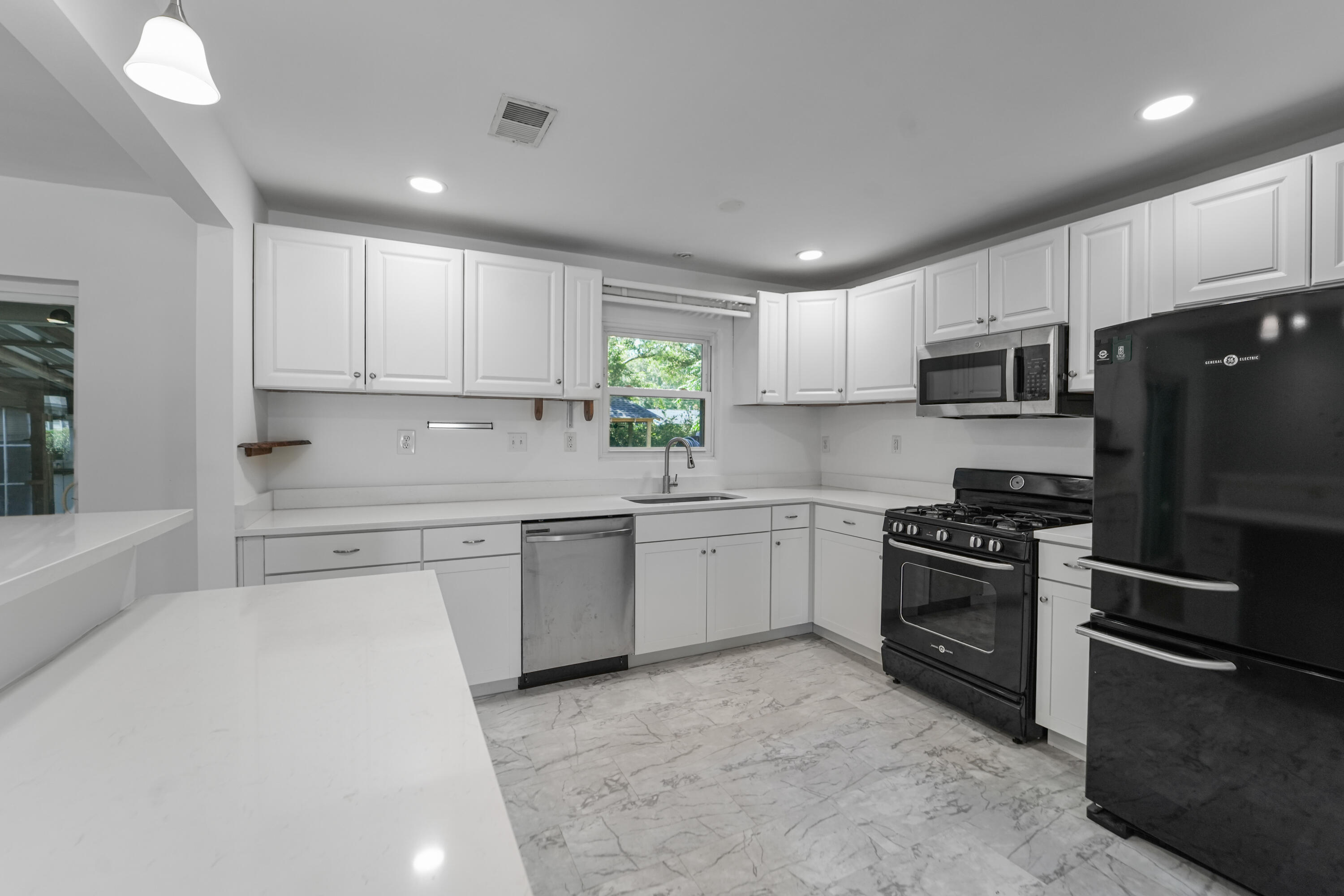 1749 Lady Ashley Street Charleston, SC 29412 - Photo 12 of 31 12) 62630-68c03bc3879e9