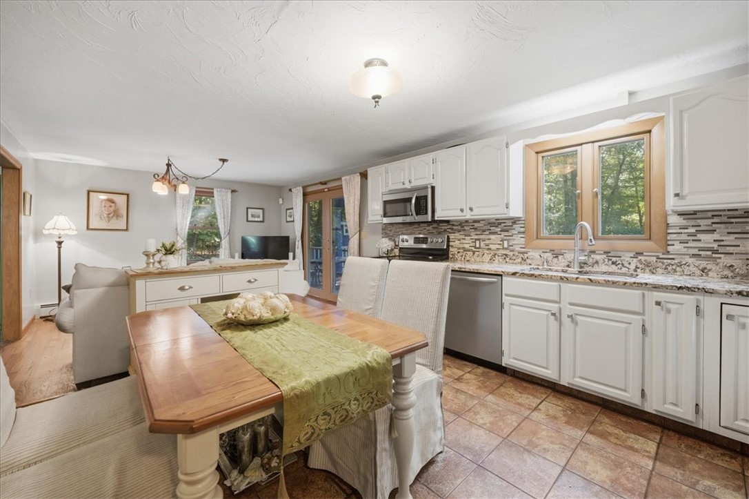 122 Burlingame Road Smithfield, RI 02917 - Photo 16 of 40 Gallery Image 16