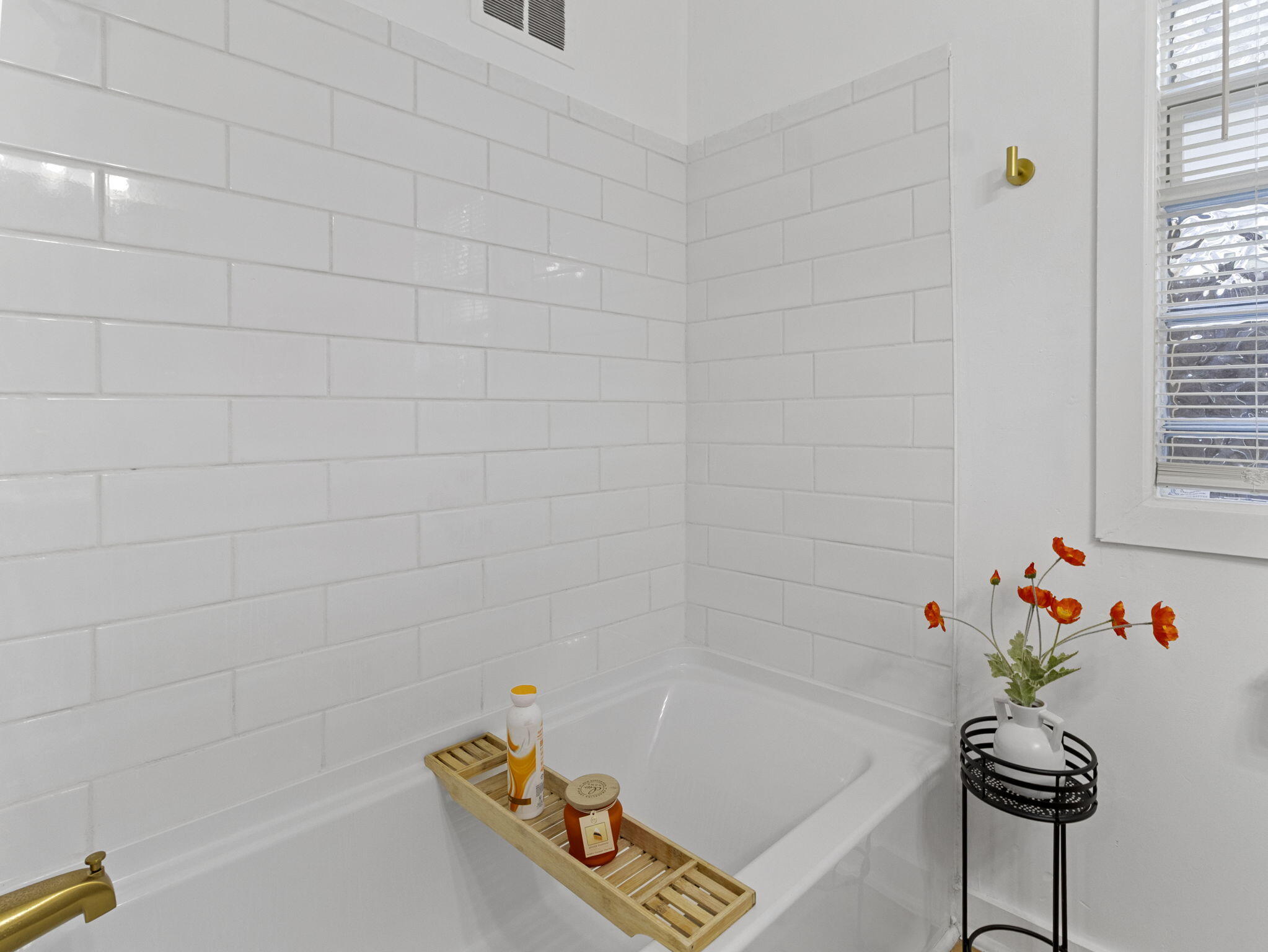 3893 North 40th Street Milwaukee, WI 53216 - Photo 15 of 41 Bathroom