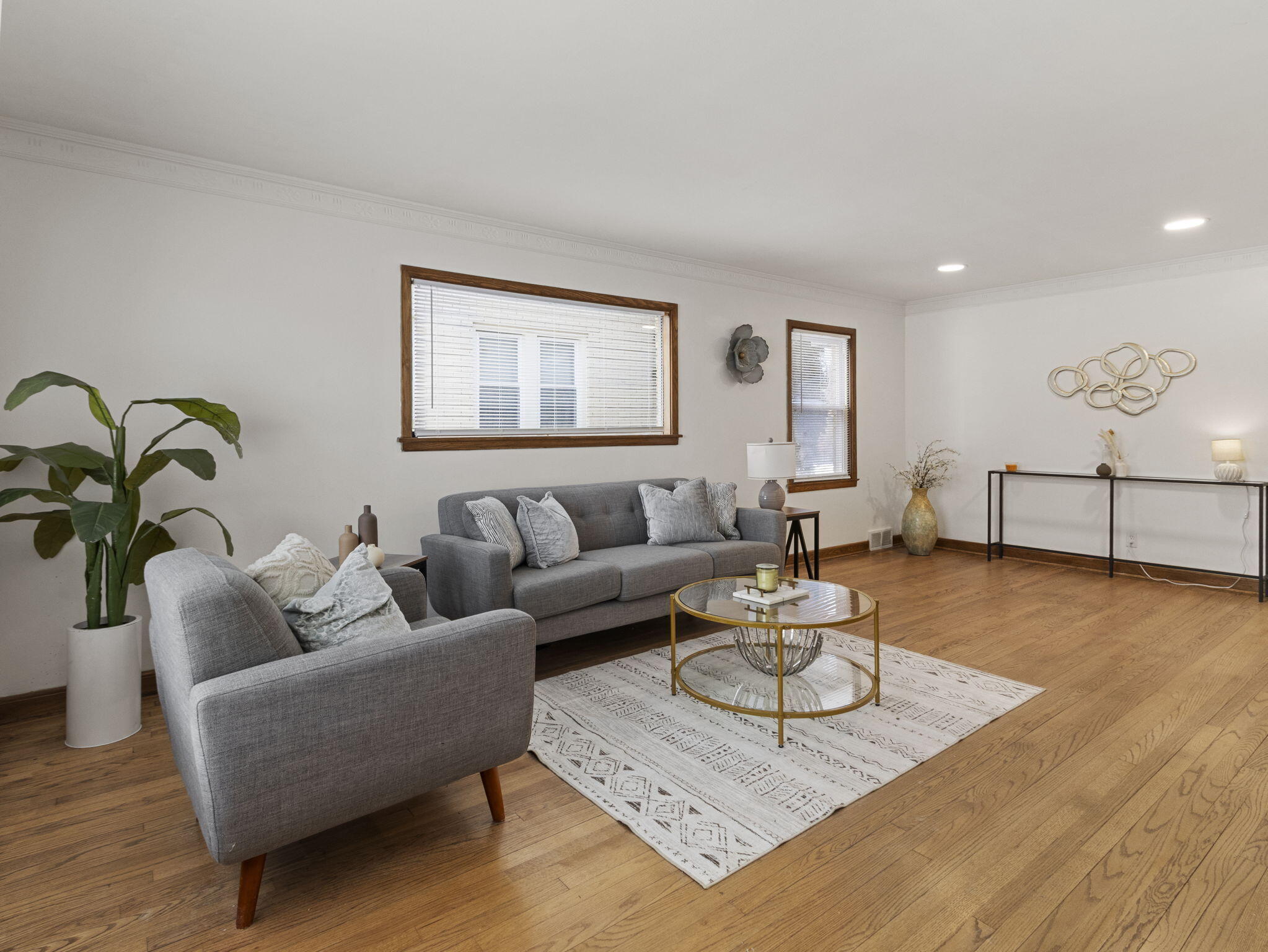 3893 North 40th Street Milwaukee, WI 53216 - Photo 2 of 41 Living room