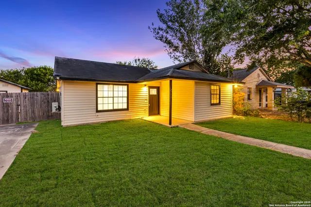 a view of house with a big yard