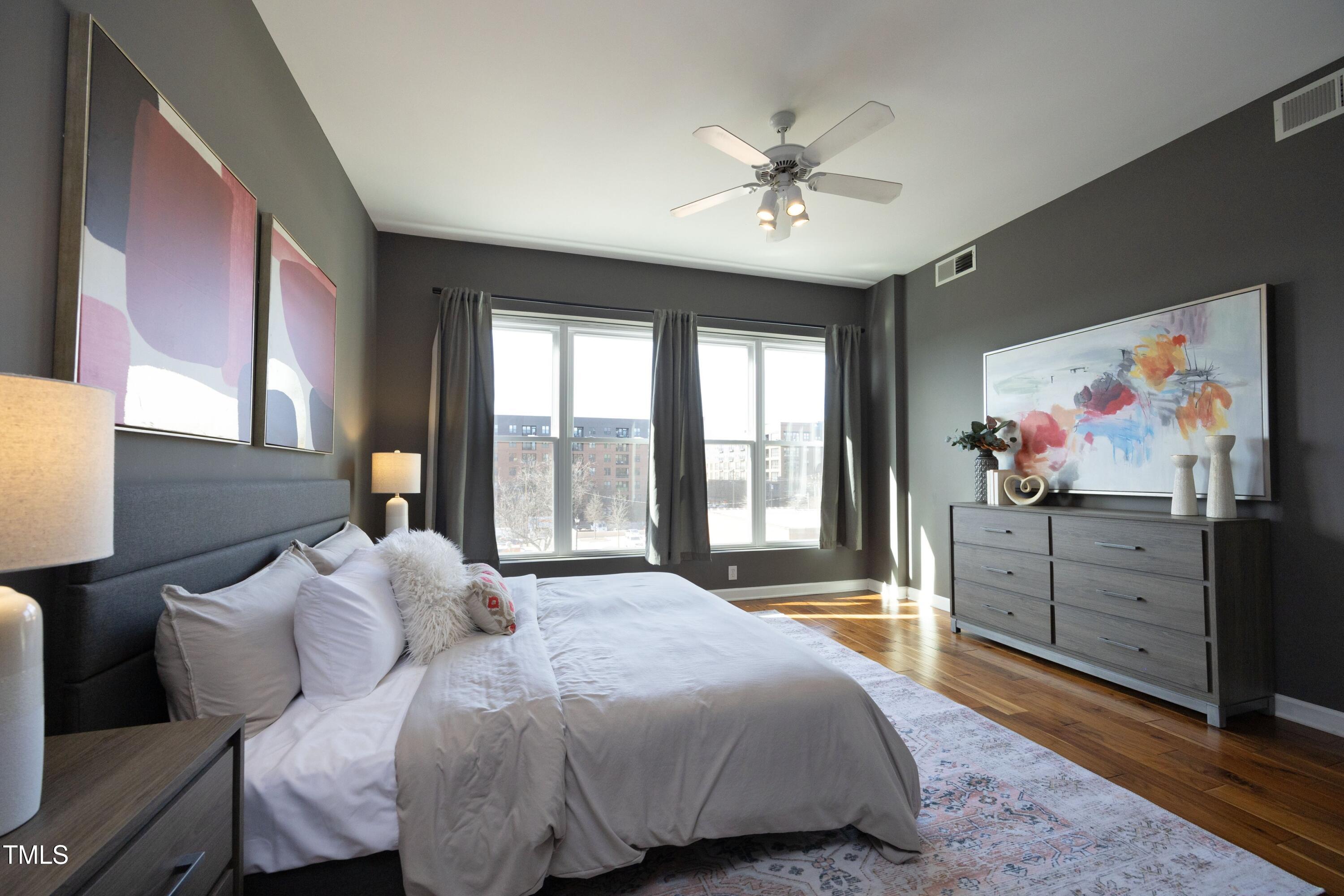 200 South Dawson Street, Unit 209 Raleigh, NC 27601 - Photo 21 of 44 21PrimaryBedroom