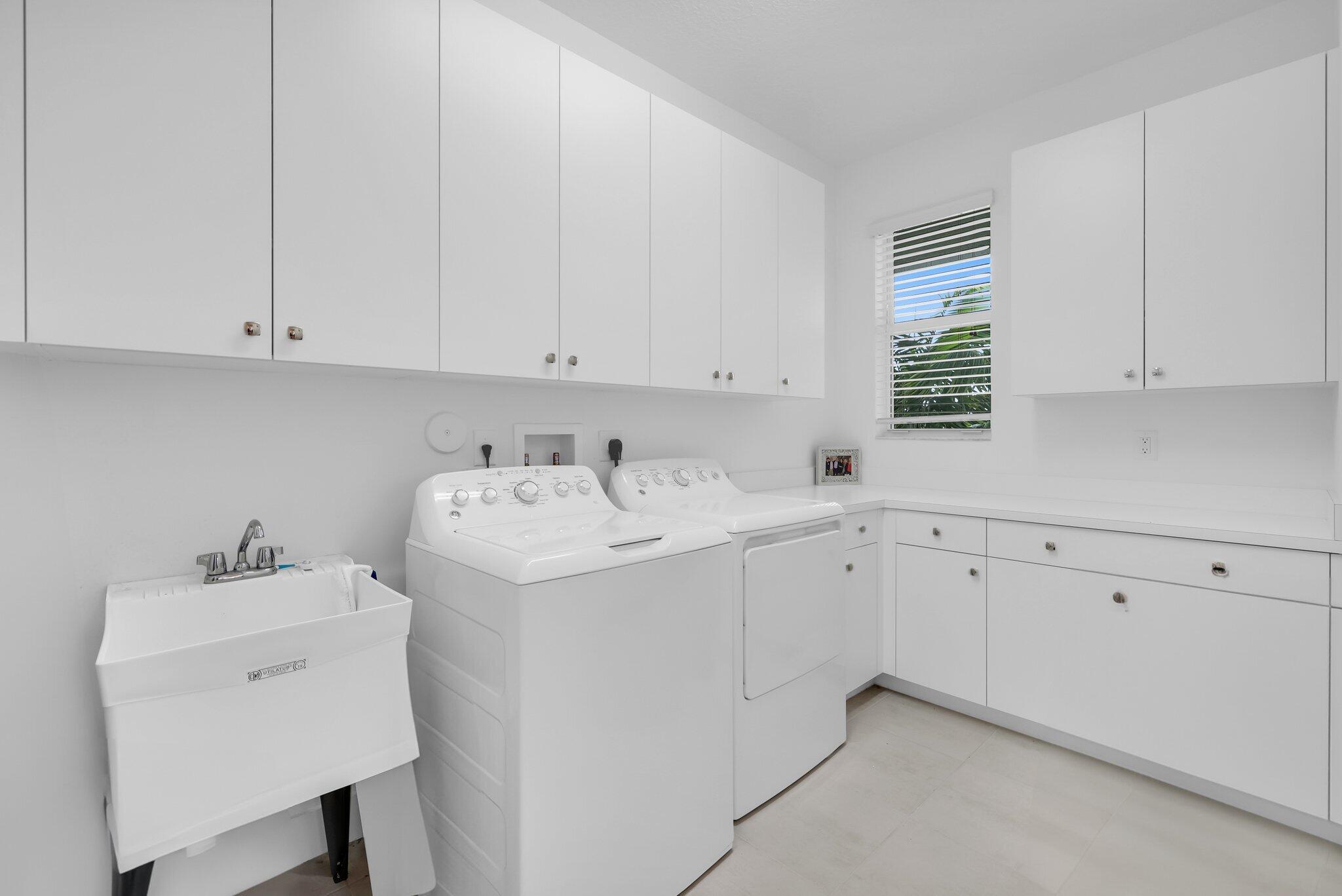 15356 Blue River Road Delray Beach, FL 33446 - Photo 38 of 71 laundry up