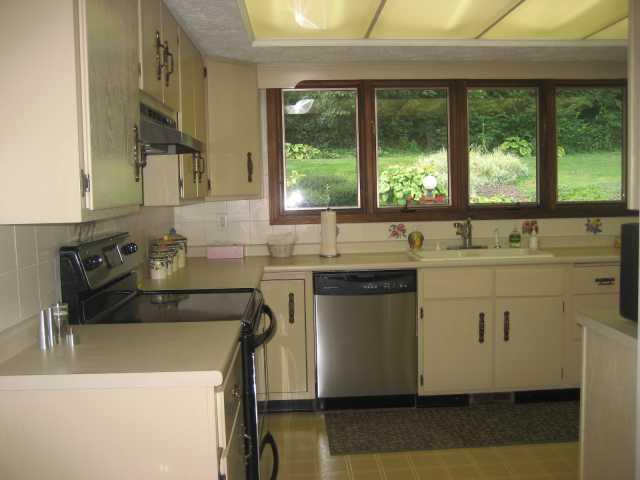 8170 Claridge Road Indianapolis, IN 46260 - Photo 9 of 12 Gallery Image 9