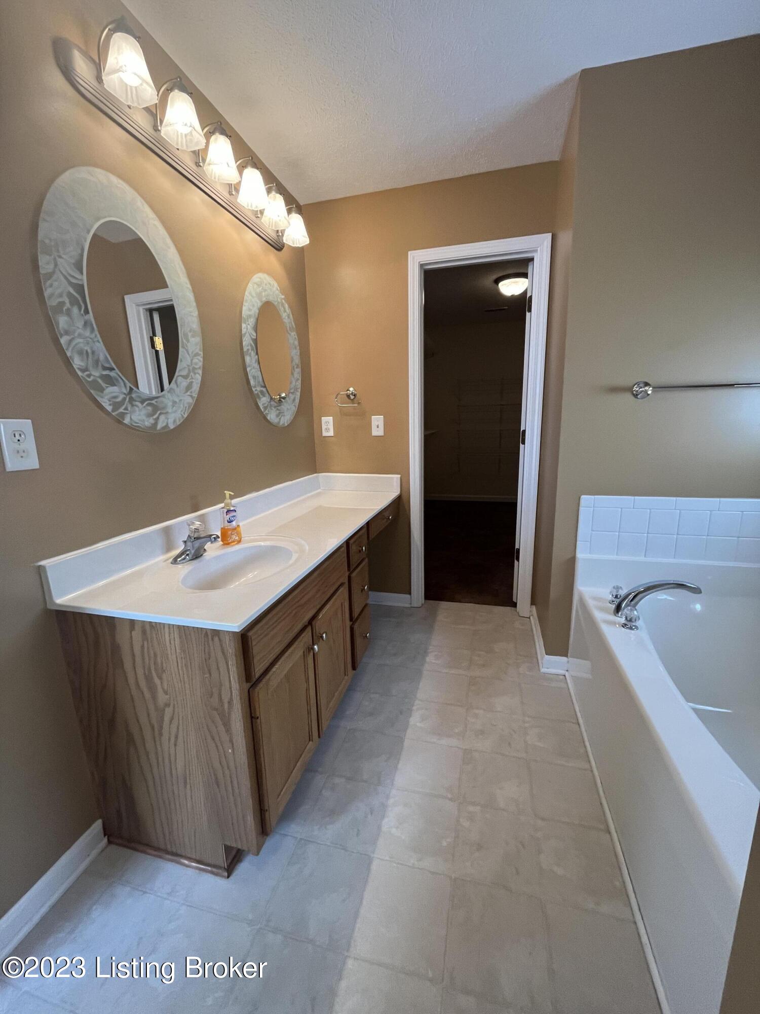 410 Nicholas Ridge Drive Elizabethtown, KY 42701 - Photo 12 of 41 IMG_7195