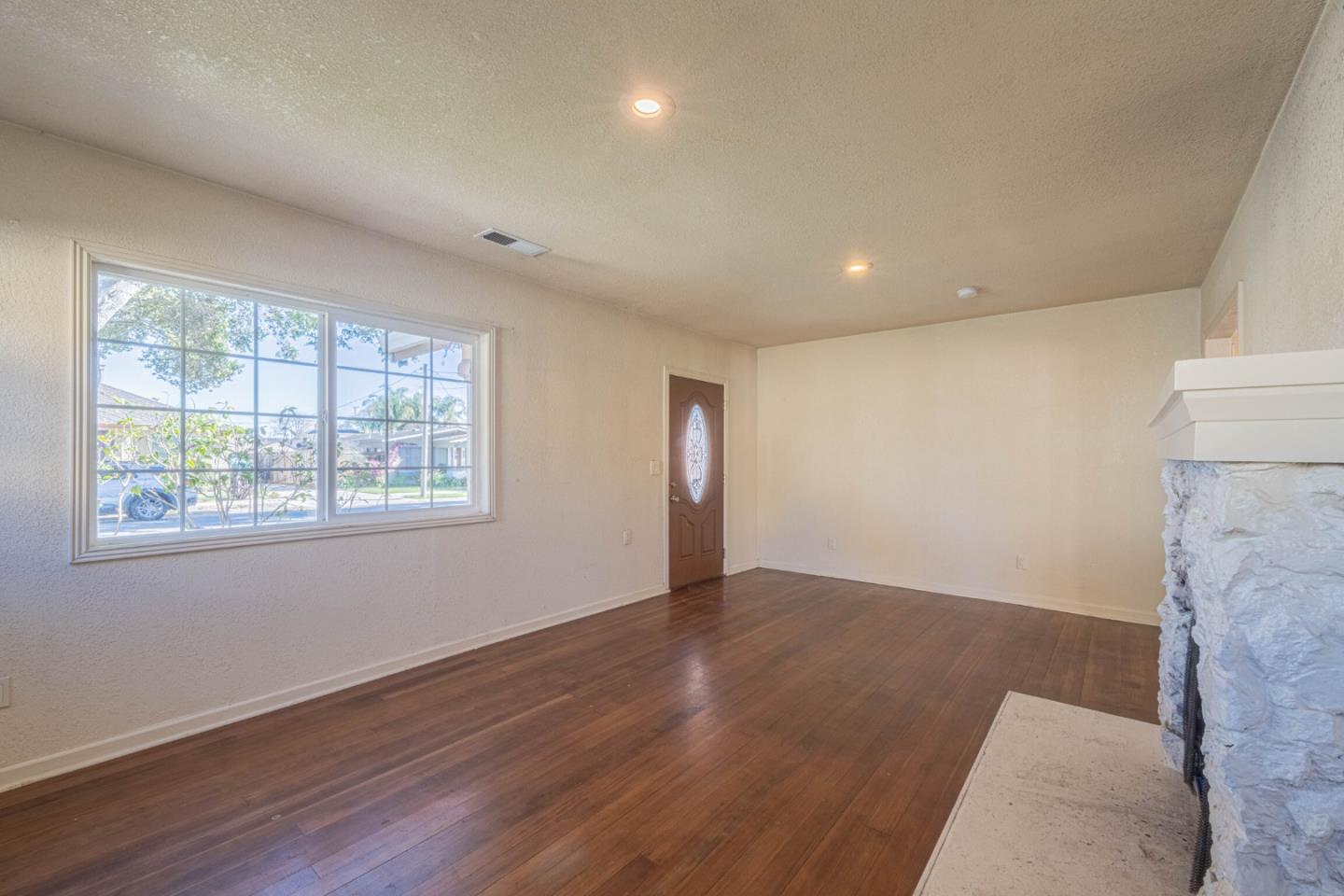40 Oak Street Salinas, CA 93901 - Photo 5 of 28 an empty room with wooden floor and windows