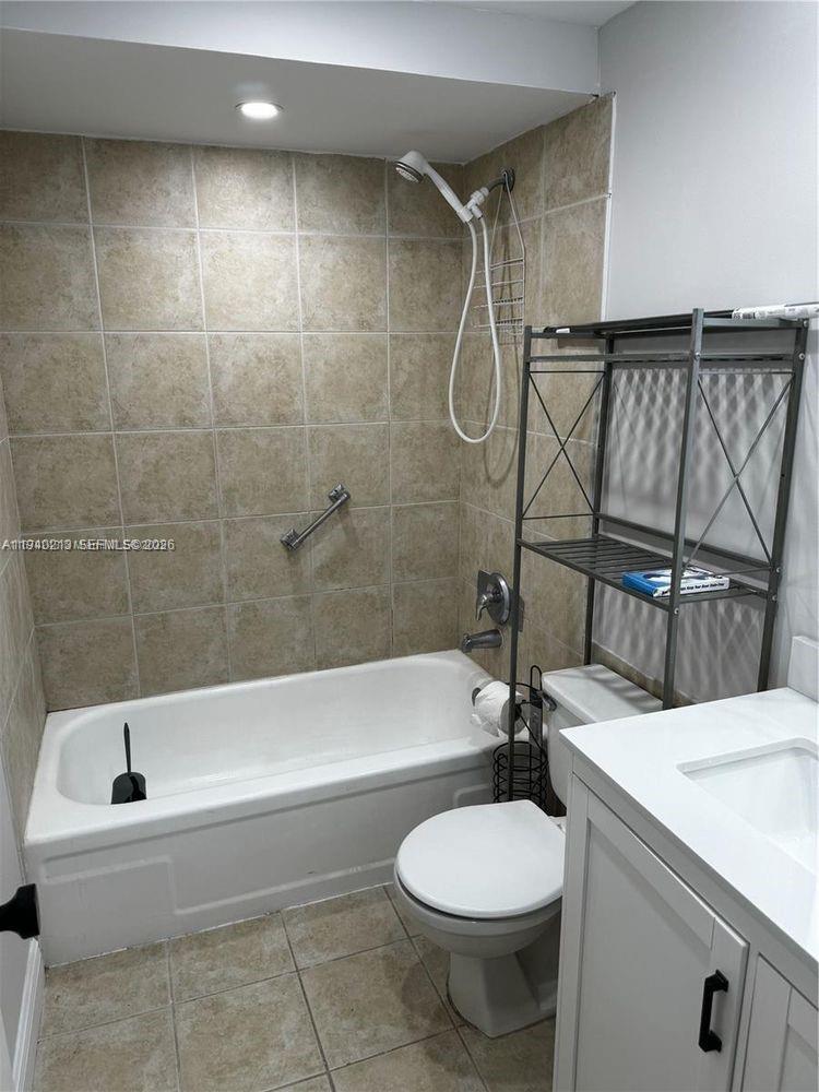 200 South Birch Road, Unit 702 Fort Lauderdale, FL 33316 - Photo 12 of 19 a bathroom with a sink a toilet and a bathtub