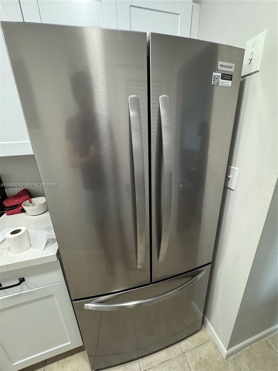 200 South Birch Road, Unit 702 Fort Lauderdale, FL 33316 - Photo 9 of 19 a close view of a refrigerator in kitchen