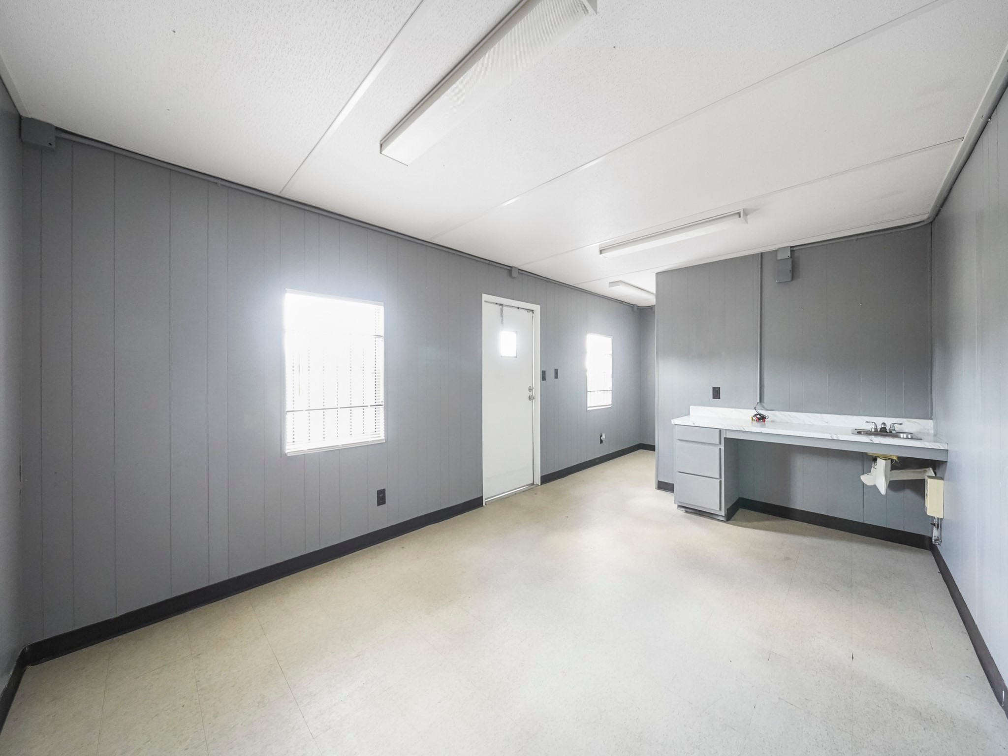 803 North Loop Houston, TX 77022 - Photo 13 of 16 an empty room with a cabinet and mirrors