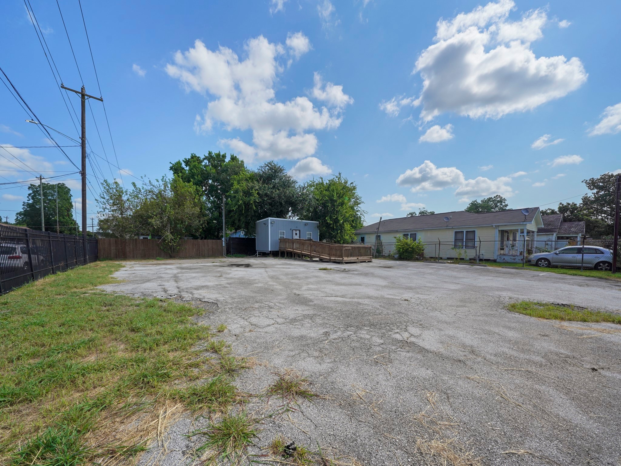 803 North Loop Houston, TX 77022 - Photo 14 of 16 a view of swimming pool is middle in the garden
