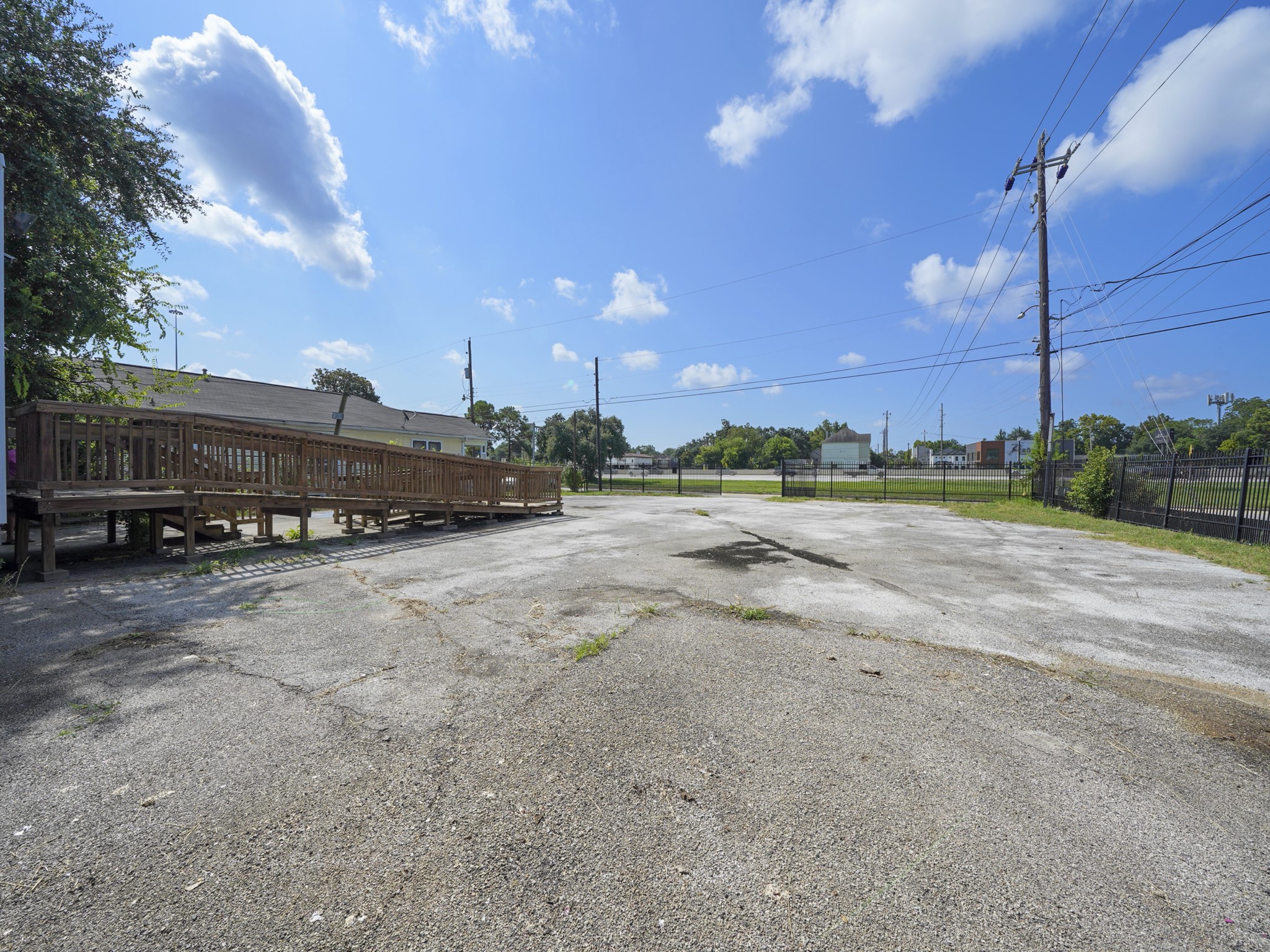 803 North Loop Houston, TX 77022 - Photo 10 of 16