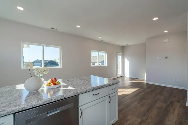 $599,900 | 3117-3119 Noble Drive, Mankato, MN 56001