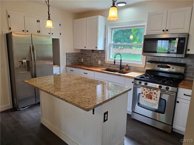 $225,000 | 523 Cleveland Boulevard, Manlius, NY 13066