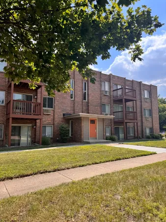 $1,650 | 717 Strom Drive, Unit 3A, West Dundee, IL 60118