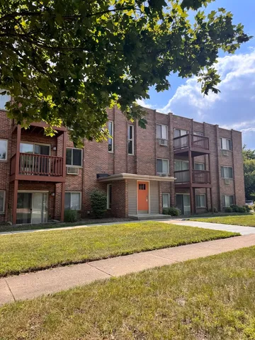 $1,675 | 717 Strom Drive, Unit 3A, West Dundee, IL 60118