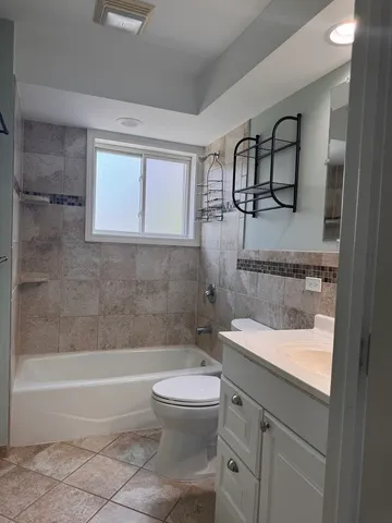 $1,675 | 717 Strom Drive, Unit 3A, West Dundee, IL 60118