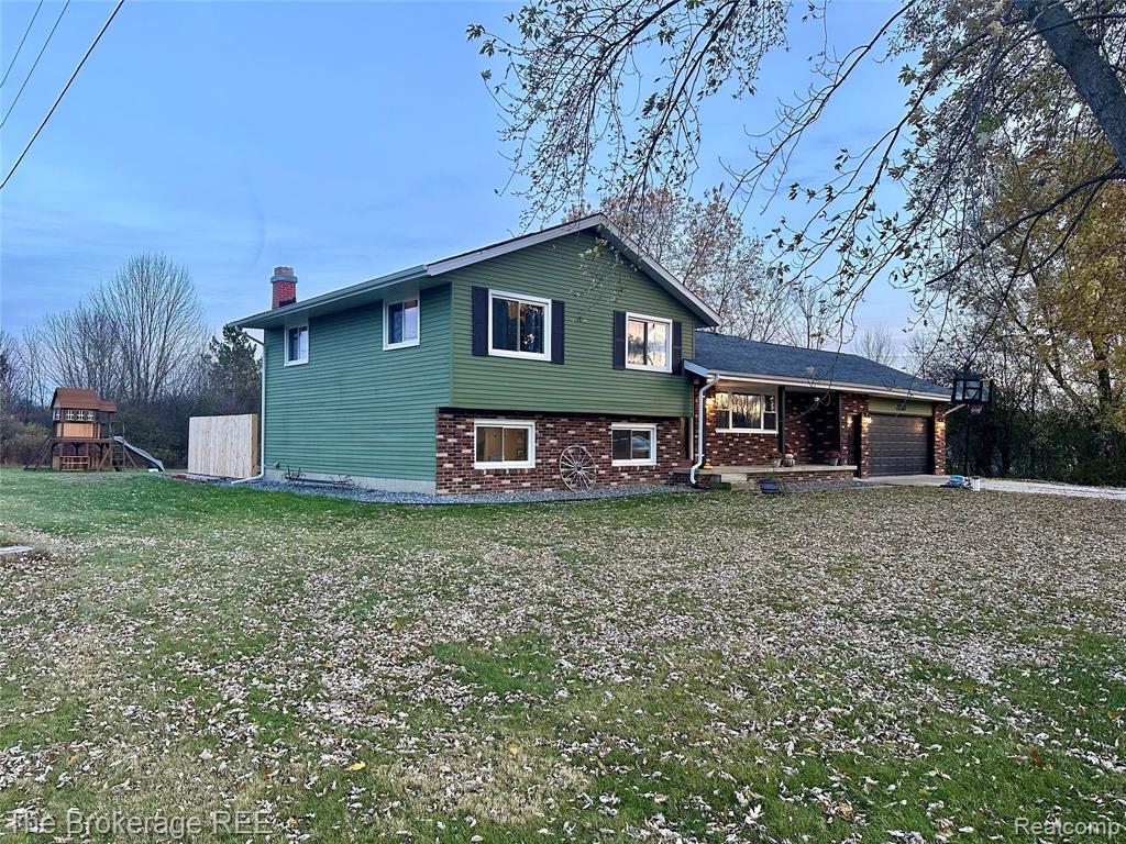 2257 South Oak Road Davison, MI 48423 - Photo 2 of 31 Gallery Image 2