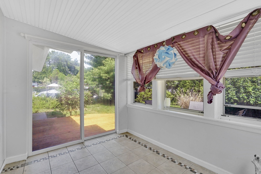 57 Tavistock Street Springfield, MA 01119 - Photo 16 of 21